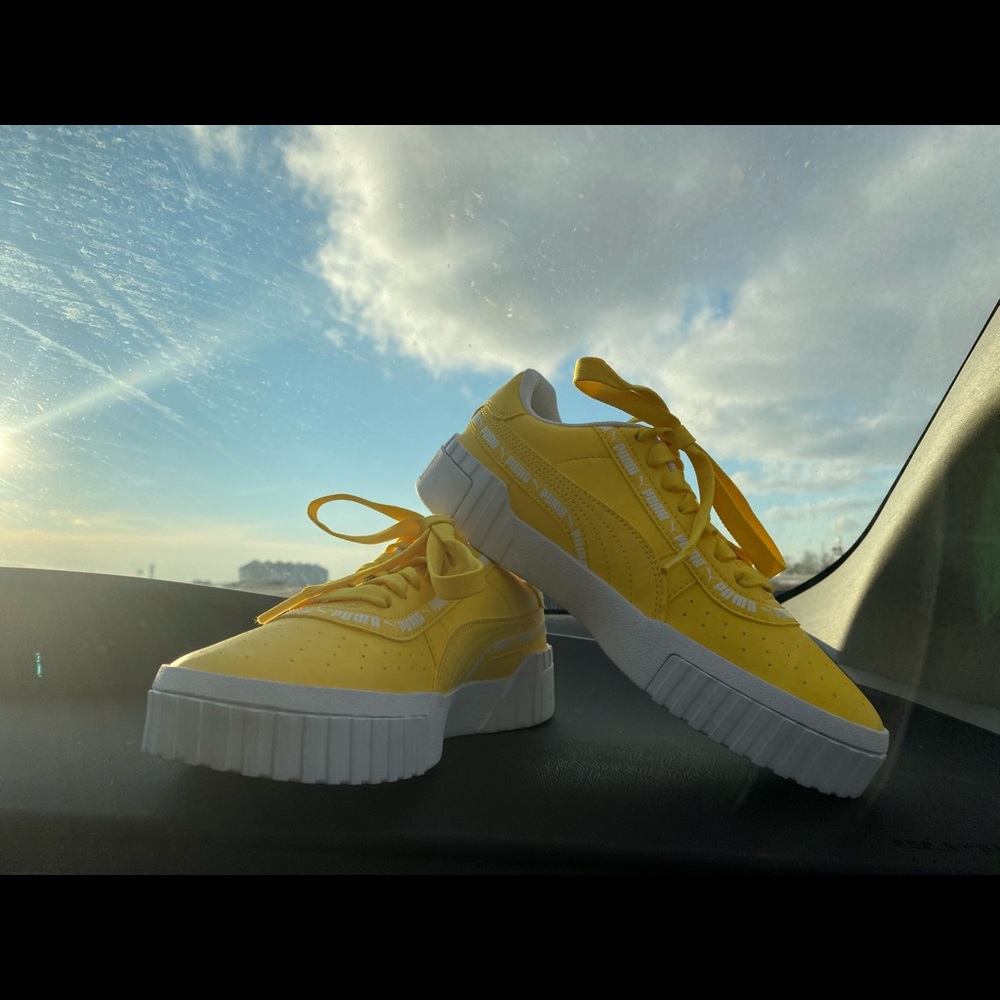 Low-top Puma Sneakers